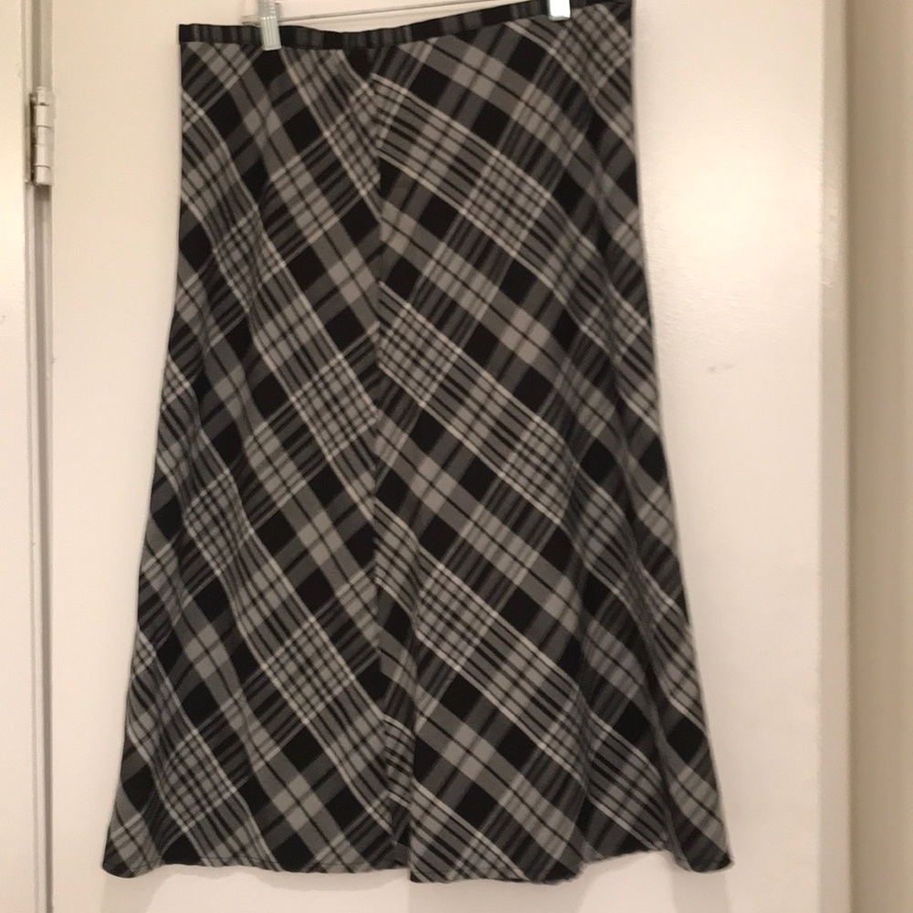 White Stag black and white plaid skirt